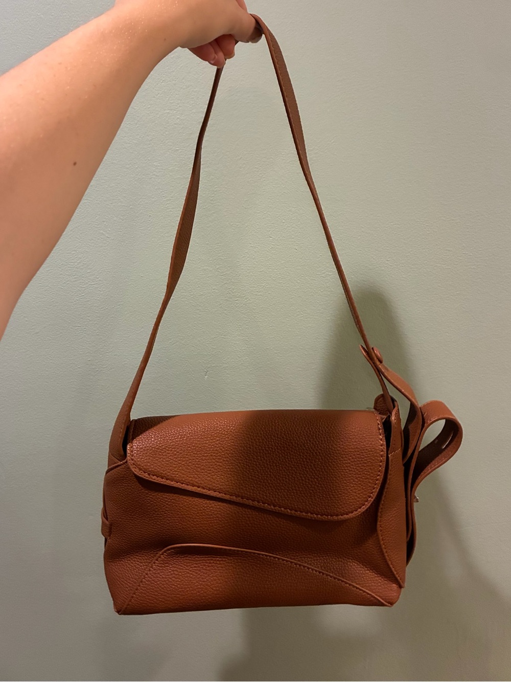 Women’s Tan Leather Shoulder Bag